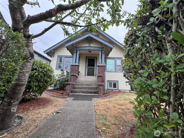 Property photo for 442 Burnett Avenue N, Renton