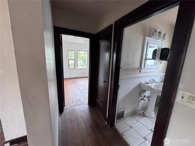 Property photo for 442 Burnett Avenue N, Renton photo 5
