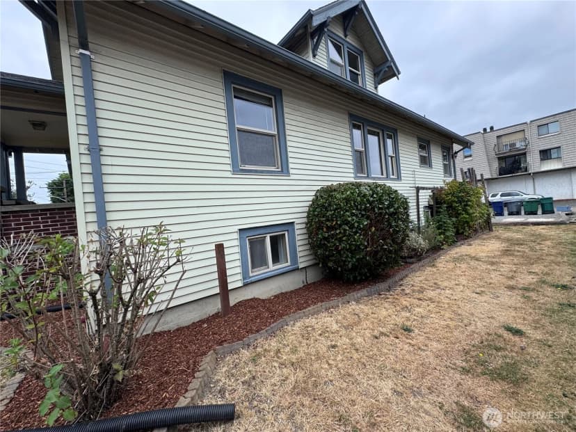Property photo for 442 Burnett Avenue N, Renton photo 22