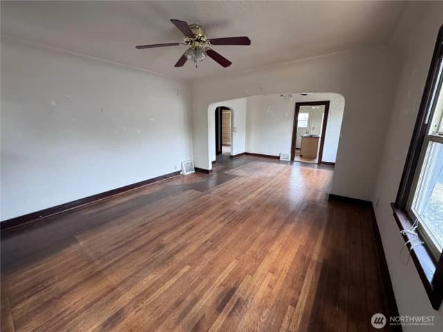 Property photo for 442 Burnett Avenue N, Renton photo 2