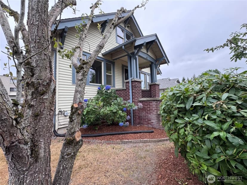 Property photo for 442 Burnett Avenue N, Renton photo 24