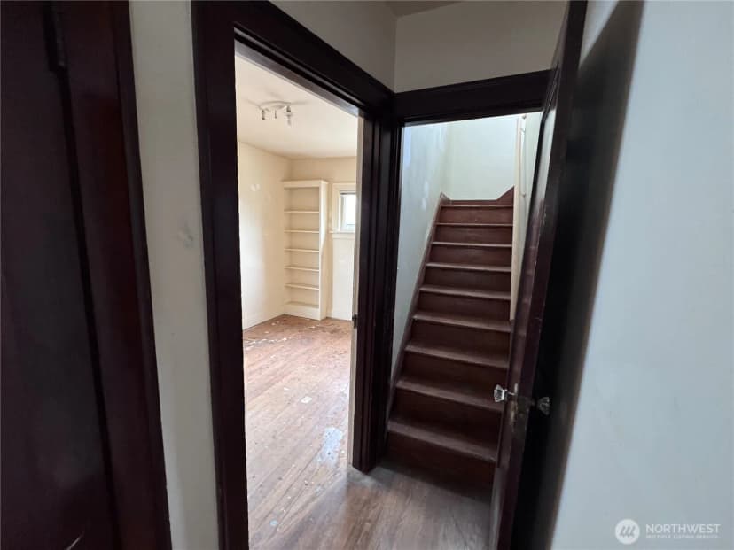 Property photo for 442 Burnett Avenue N, Renton photo 8