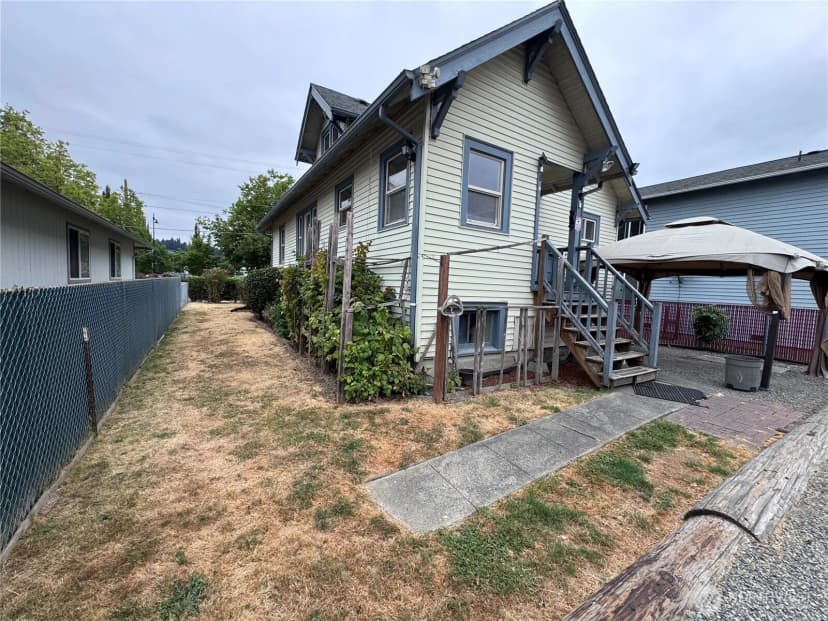 Property photo for 442 Burnett Avenue N, Renton photo 21