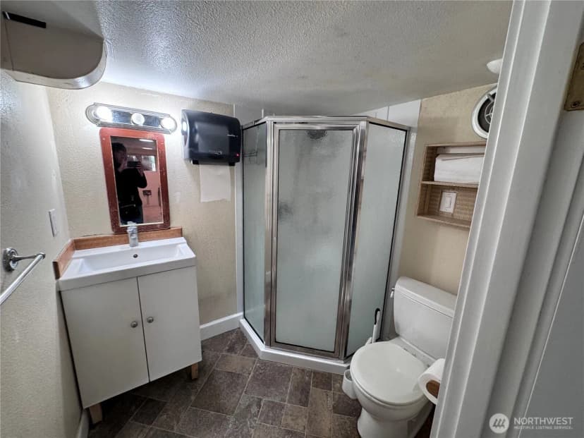 Property photo for 442 Burnett Avenue N, Renton photo 19