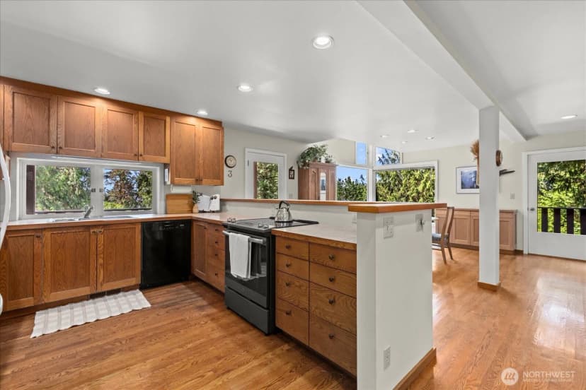 Property photo for 7104 Ne 118th Street, Kirkland photo 7
