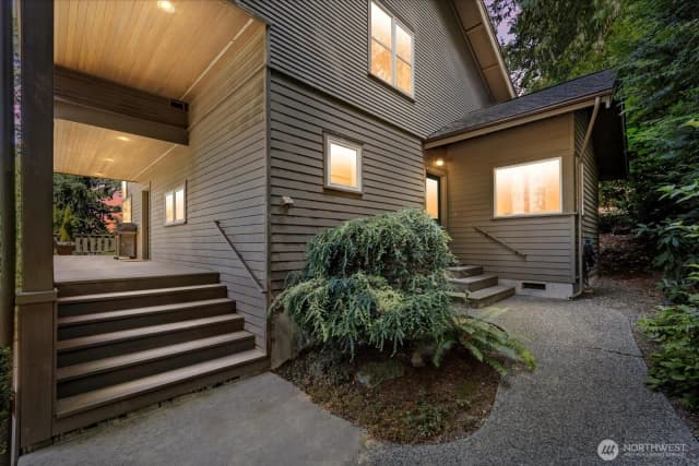 Property photo for 7104 Ne 118th Street, Kirkland photo 2