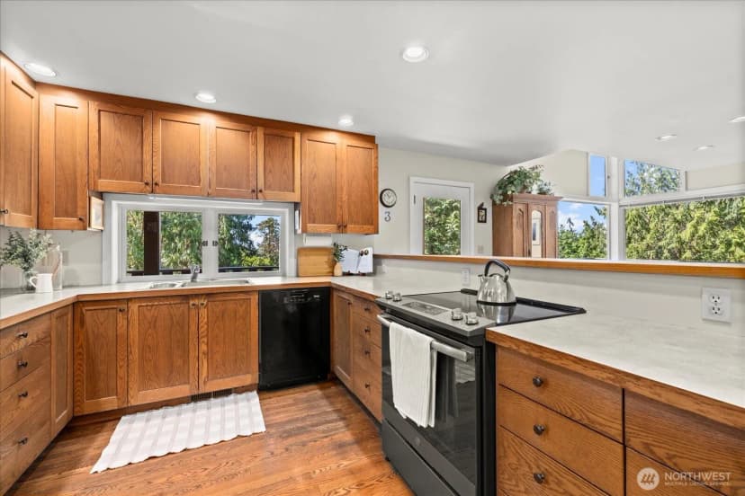 Property photo for 7104 Ne 118th Street, Kirkland photo 8
