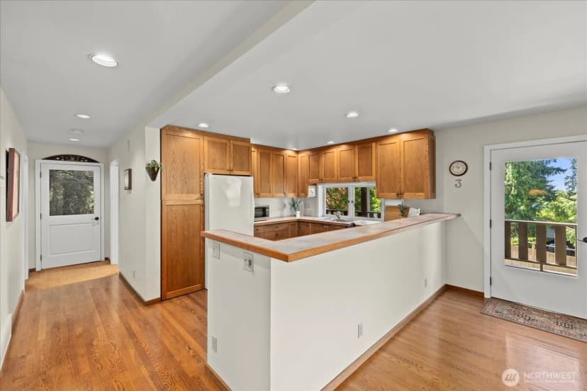 Property photo for 7104 Ne 118th Street, Kirkland photo 9