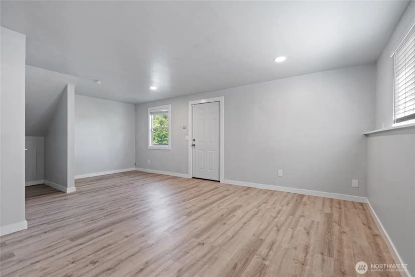 Property photo for 13615 Twin Lakes Drive E, Graham photo 21