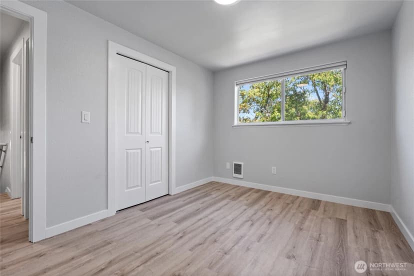 Property photo for 13615 Twin Lakes Drive E, Graham photo 18
