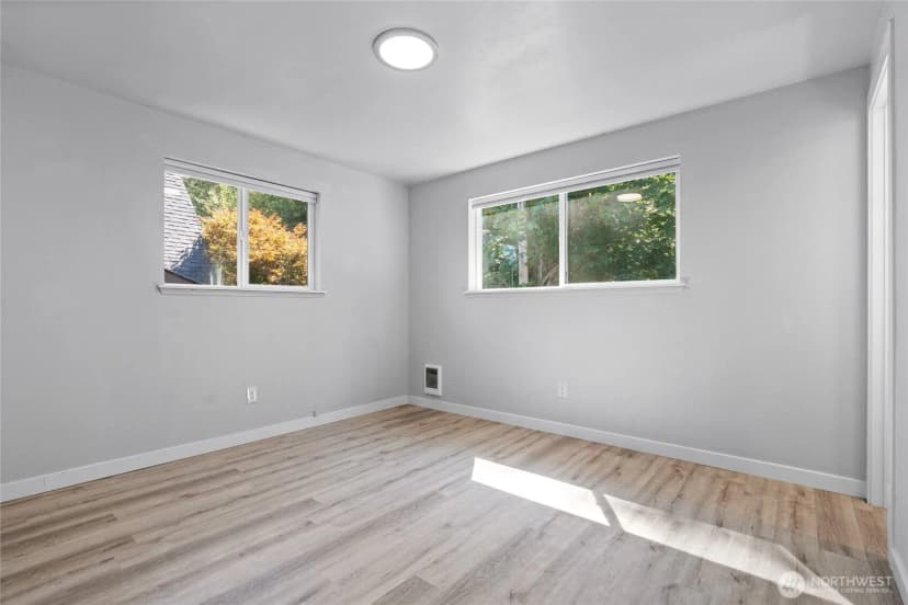 Property photo for 13615 Twin Lakes Drive E, Graham photo 15