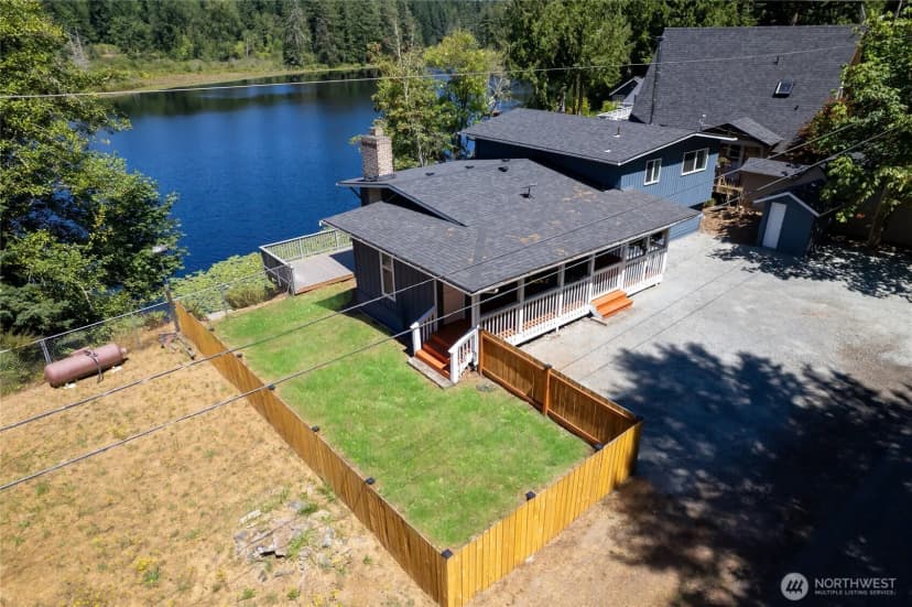 Property photo for 13615 Twin Lakes Drive E, Graham