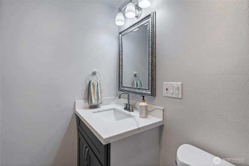 Property photo for 13615 Twin Lakes Drive E, Graham photo 19