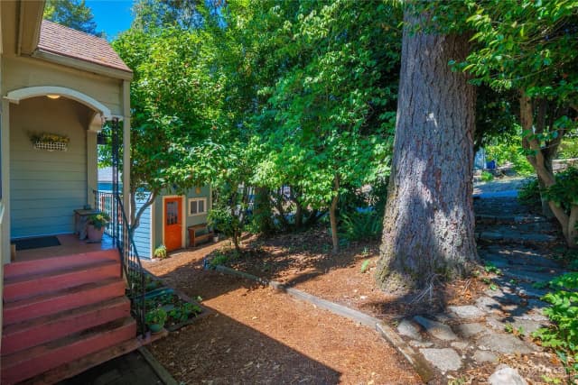 Property photo for 1001 Yew Avenue Ne, Olympia photo 2
