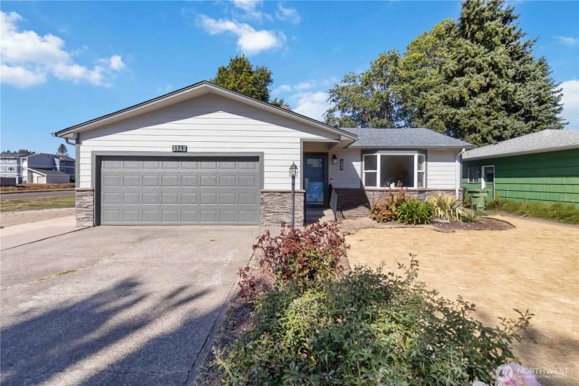 Property photo for 3142 Maple Street, Longview