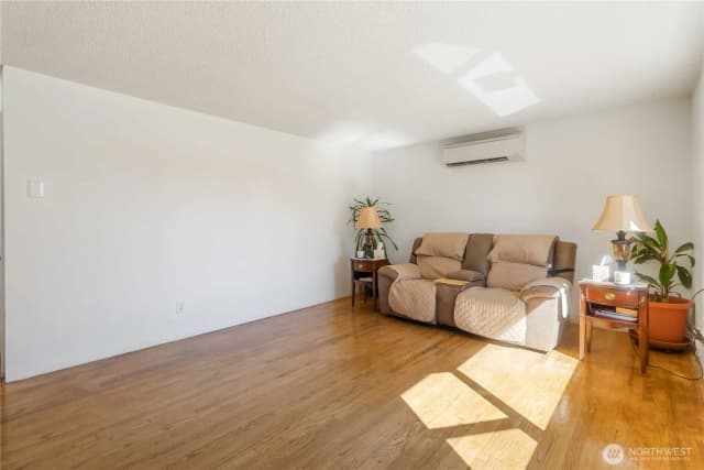 Property photo for 3142 Maple Street, Longview photo 4