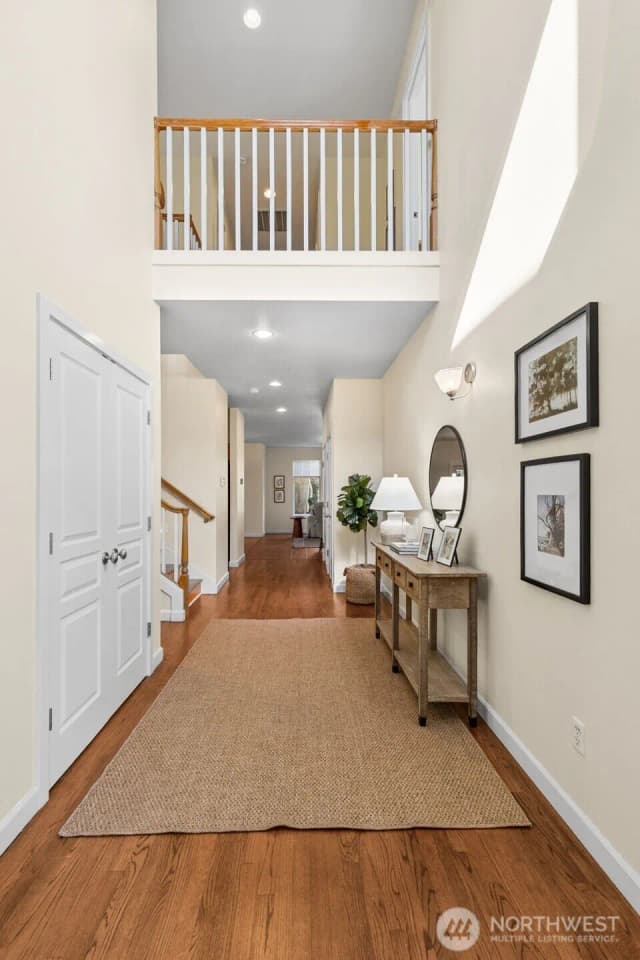 Property photo for 902 S Linden Lane, Tacoma photo 3