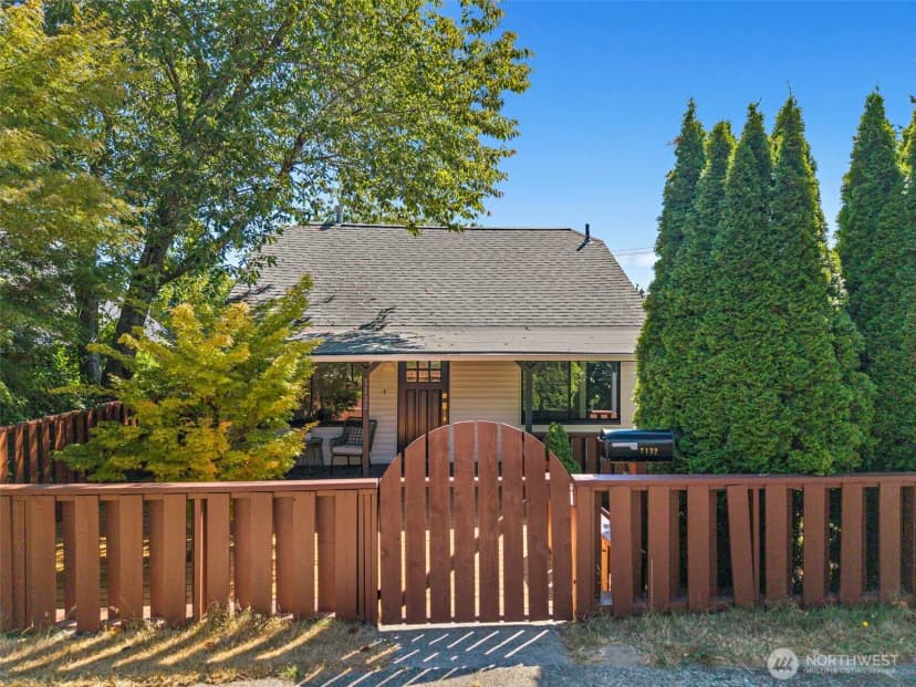 Property photo for 7132 34th Avenue Sw, Seattle photo 2