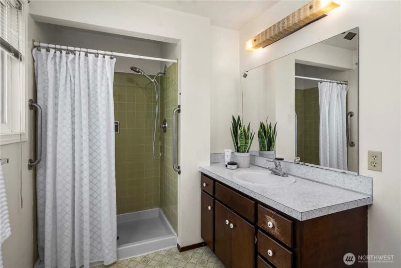 Property photo for 725 N 188th Street, Shoreline photo 16