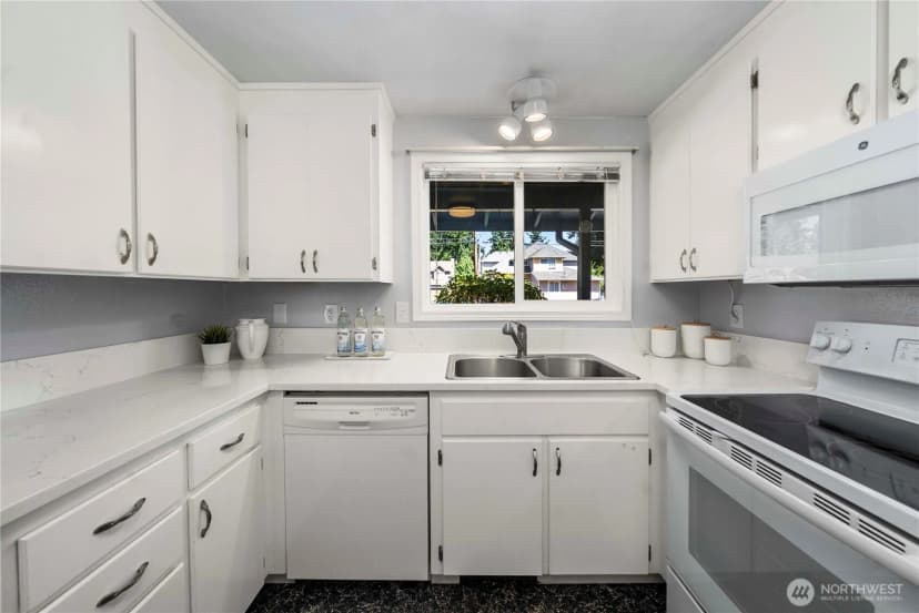 Property photo for 725 N 188th Street, Shoreline photo 11
