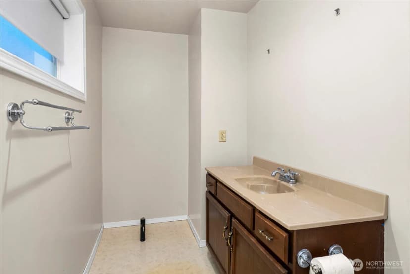 Property photo for 725 N 188th Street, Shoreline photo 24