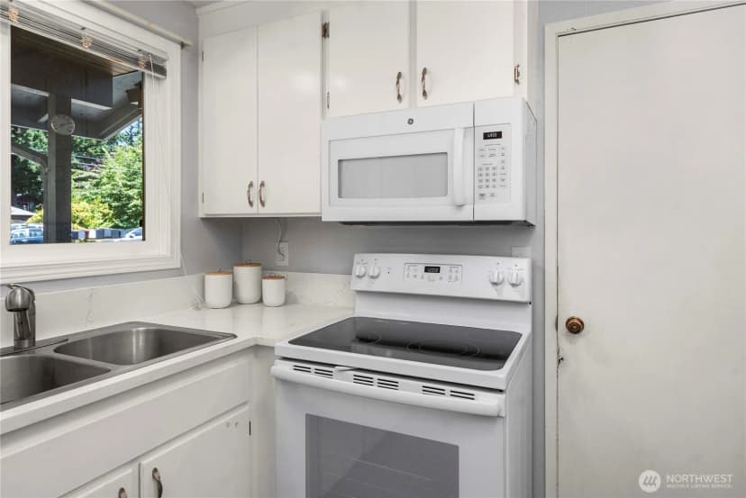 Property photo for 725 N 188th Street, Shoreline photo 13