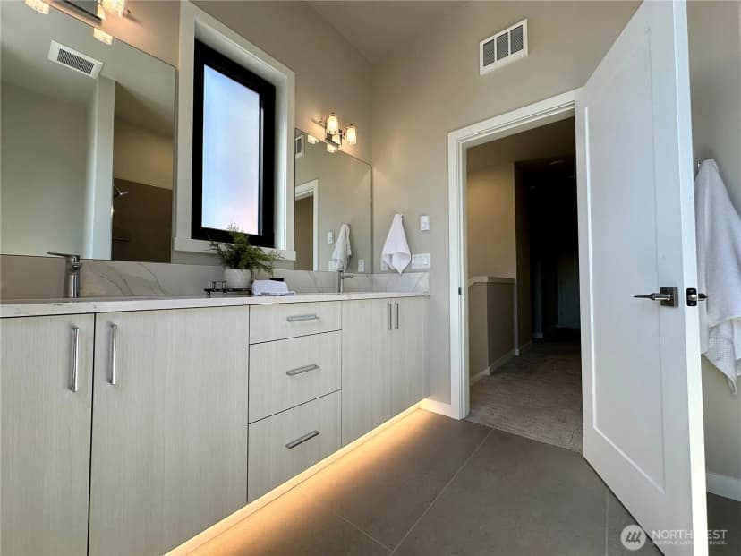 Property photo for 571 Creston Court, Bellingham photo 22