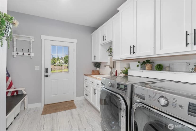 Property photo for 1792 Bradley Road, Lynden photo 18