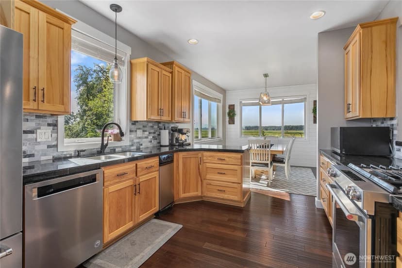 Property photo for 1792 Bradley Road, Lynden photo 12