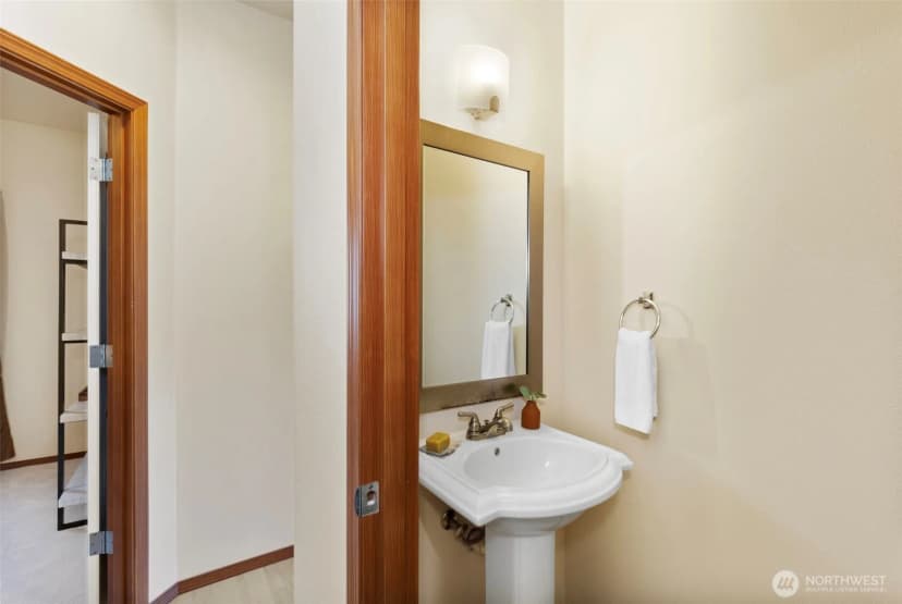 Property photo for 25879 Arklow Place Ne, Kingston photo 12