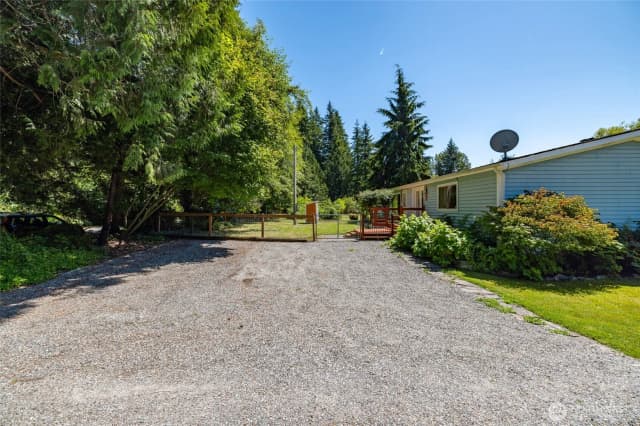 Property photo for 20758 Hartry Lane, Sedro Woolley photo 2