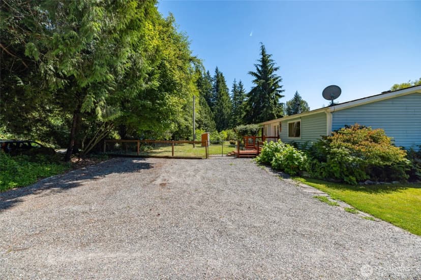 Property photo for 20758 Hartry Lane, Sedro Woolley photo 2
