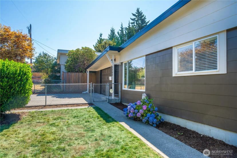 Property photo for 2209 Ne 9th Street, Renton