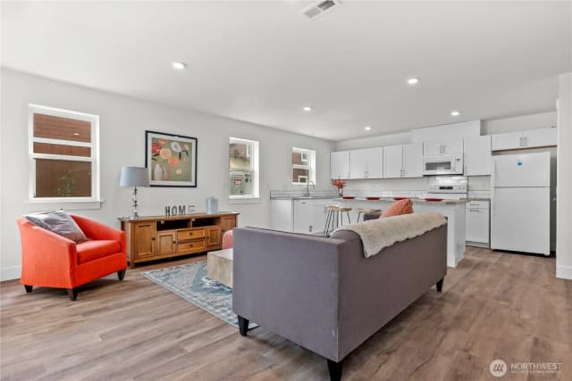Property photo for 15118 88th Avenue Ct Sw, Lakewood photo 4