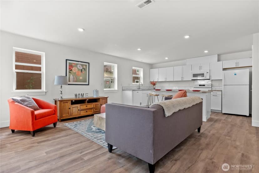 Property photo for 15118 88th Avenue Ct Sw, Lakewood photo 4