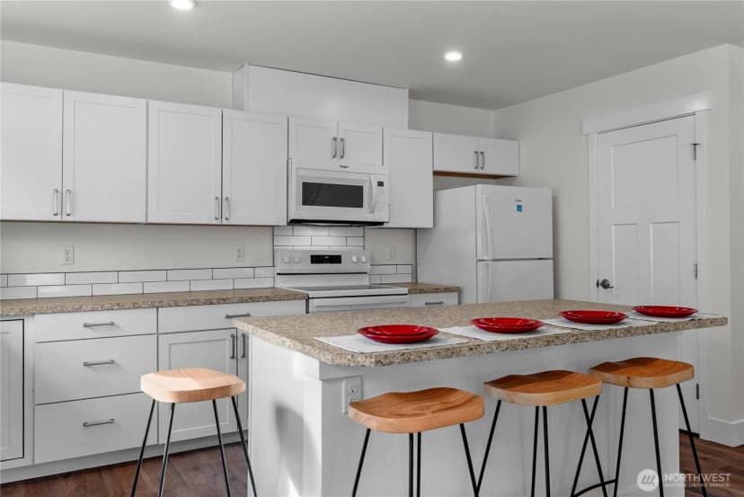 Property photo for 15118 88th Avenue Ct Sw, Lakewood photo 11