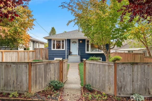 Property photo for 6040 49th Avenue Sw, Seattle photo 2