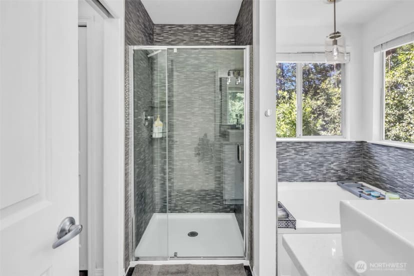 Property photo for 26702 110th Avenue Se, Kent photo 17