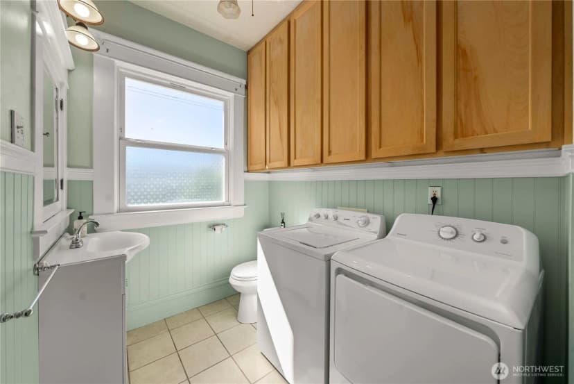 Property photo for 703 E Street, Centralia photo 17