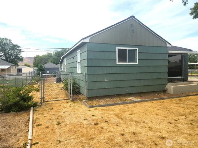Property photo for 129 F Street Ne, Ephrata photo 3