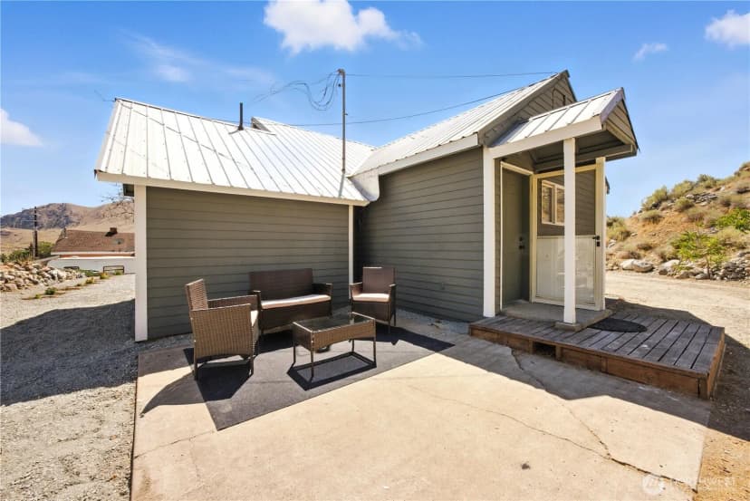 Property photo for 325 E Highland Avenue, Chelan photo 6