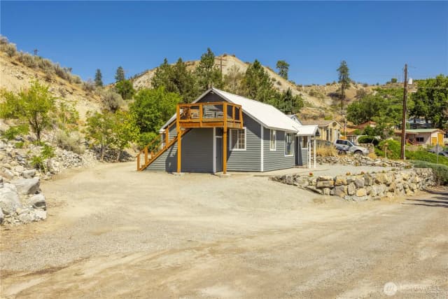 Property photo for 325 E Highland Avenue, Chelan