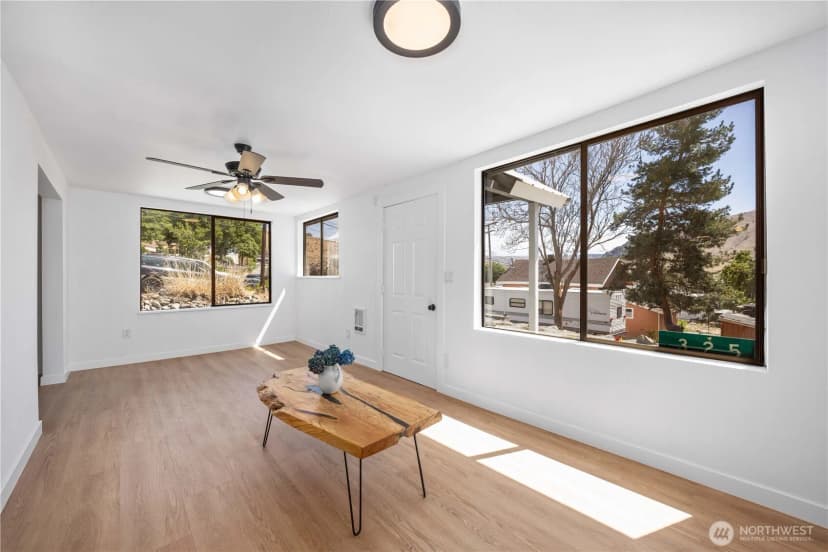 Property photo for 325 E Highland Avenue, Chelan photo 36