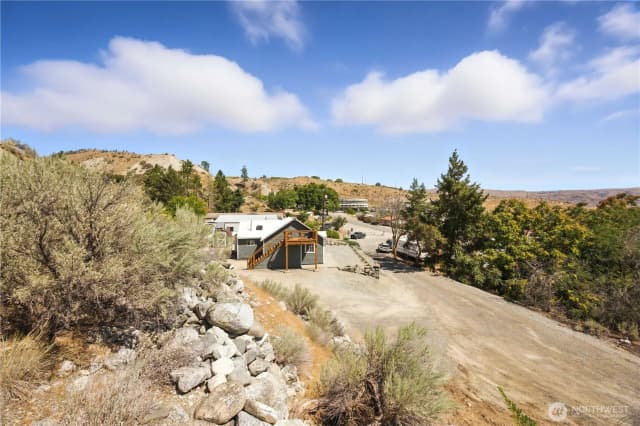 Property photo for 325 E Highland Avenue, Chelan photo 5