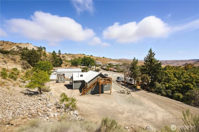 Property photo for 325 E Highland Avenue, Chelan photo 3