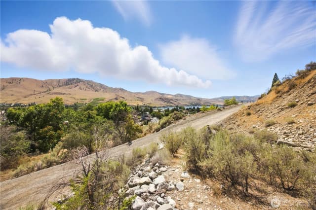 Property photo for 325 E Highland Avenue, Chelan photo 4