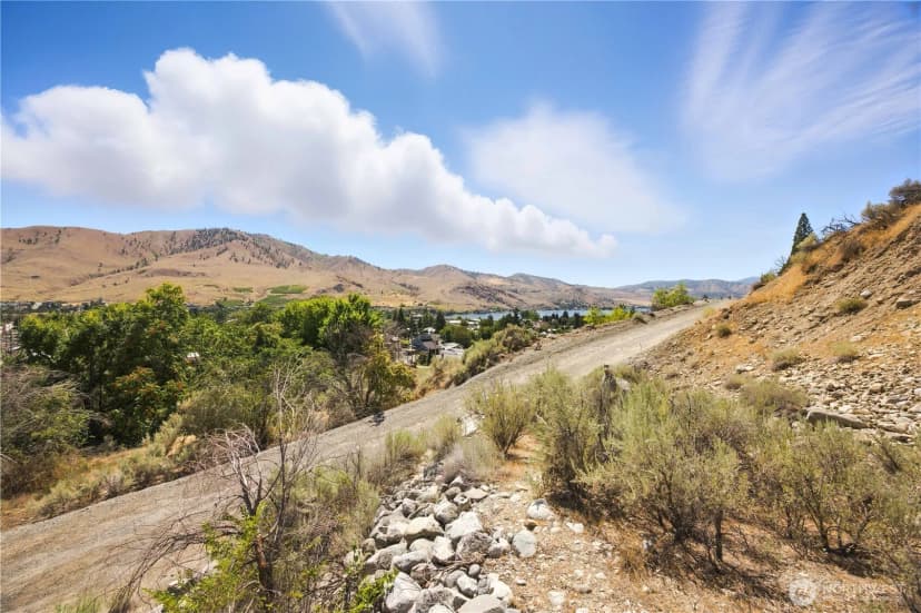 Property photo for 325 E Highland Avenue, Chelan photo 4
