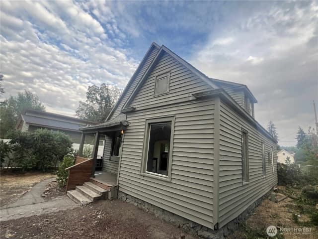Property photo for 1920 E 1st Avenue, Spokane photo 3