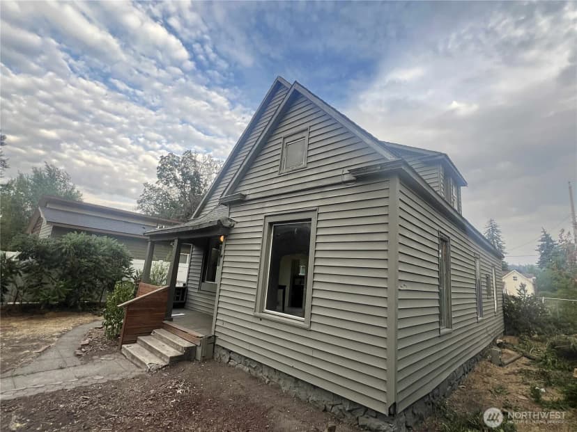 Property photo for 1920 E 1st Avenue, Spokane photo 3