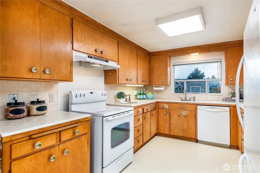 Property photo for 13014 8th Avenue Nw, Seattle photo 14